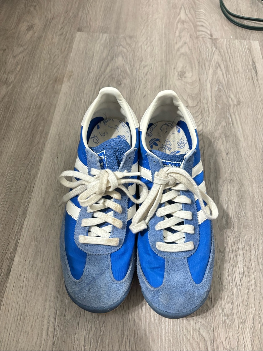 adidas Sneakers